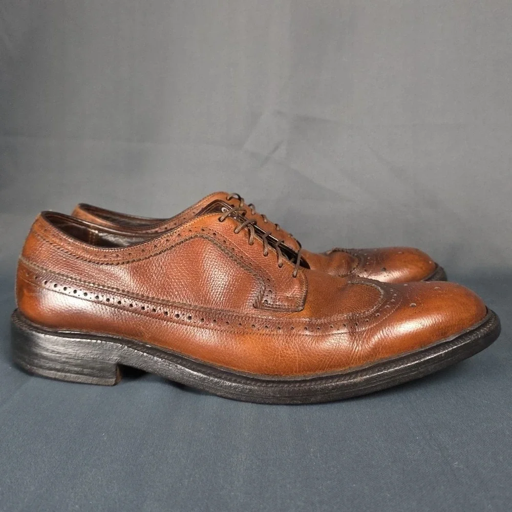 Vintage Hanover wingtips shoes V Cleat Mens 11B / RR Brown Wingtip Leather